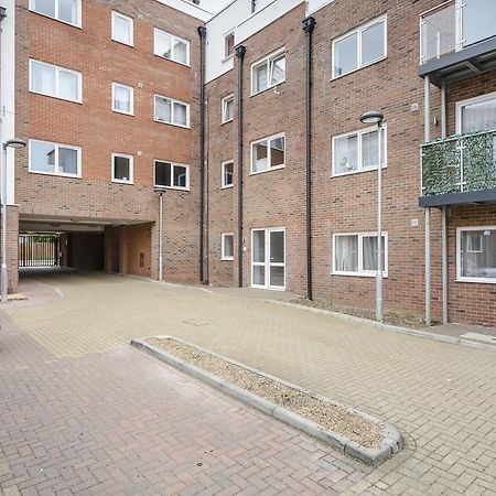 1 Bed Apt Sleeps 4 Luton  Exterior foto