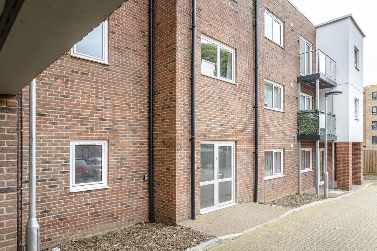1 Bed Apt Sleeps 4 Luton  Exterior foto